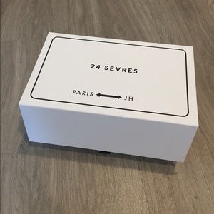 24 serves luxury brand white black shoe box
